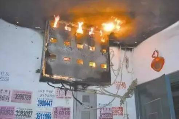 華盛消防炮塔：冬天過年氣氛可以火熱，但是別過火，引起火災(zāi)！